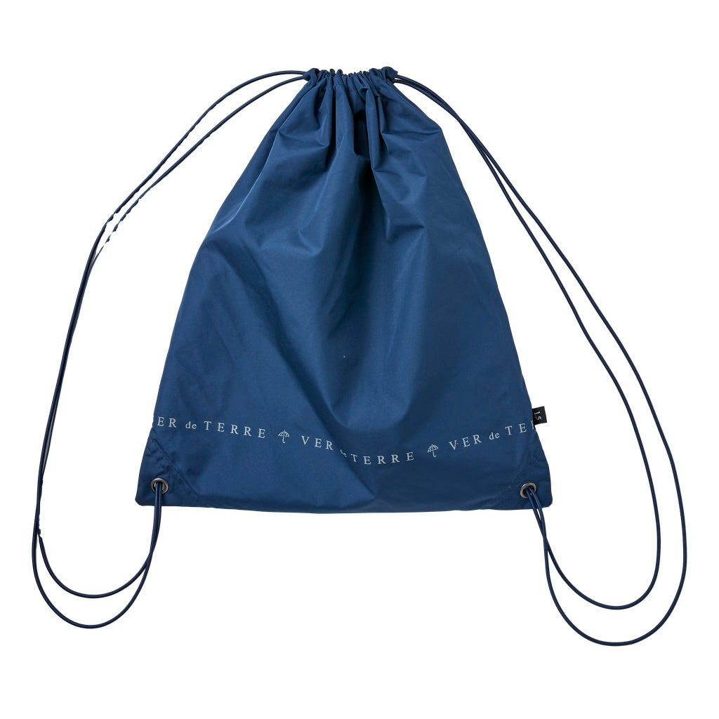 RE-LOVE Rain suit, jacket and pants in waterproof and breathable outer fabric (10,000mm / 10,000gr) with taped seams.